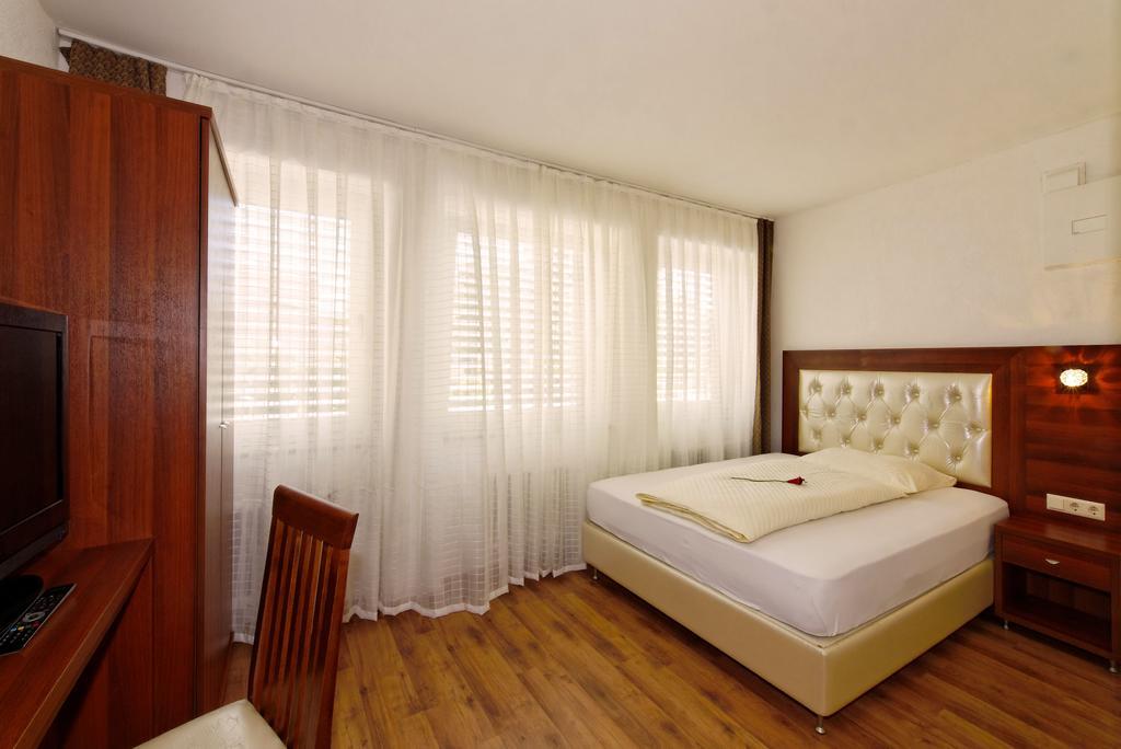 Zum Ziel Hotel Grenzach-Wyhlen Bei Basel Oda fotoğraf